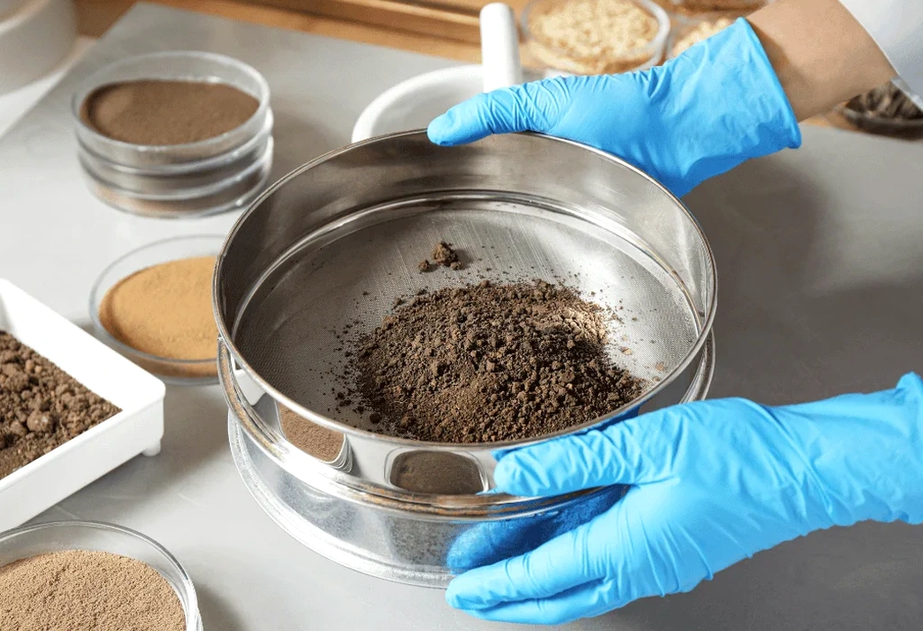 Korngrößenanalyse nach DIN EN ISO 17892: Siebung & Hydrometer in Dinslaken